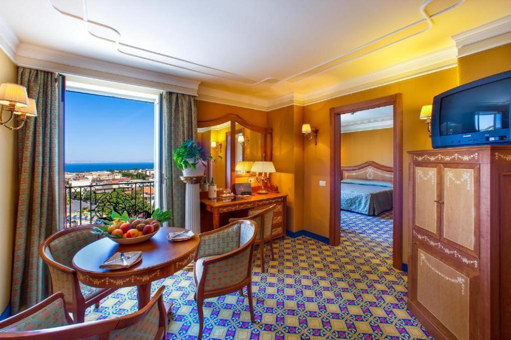 Grand Hotel La Pace (Adults Only) Сант'Агнело Екстериор снимка