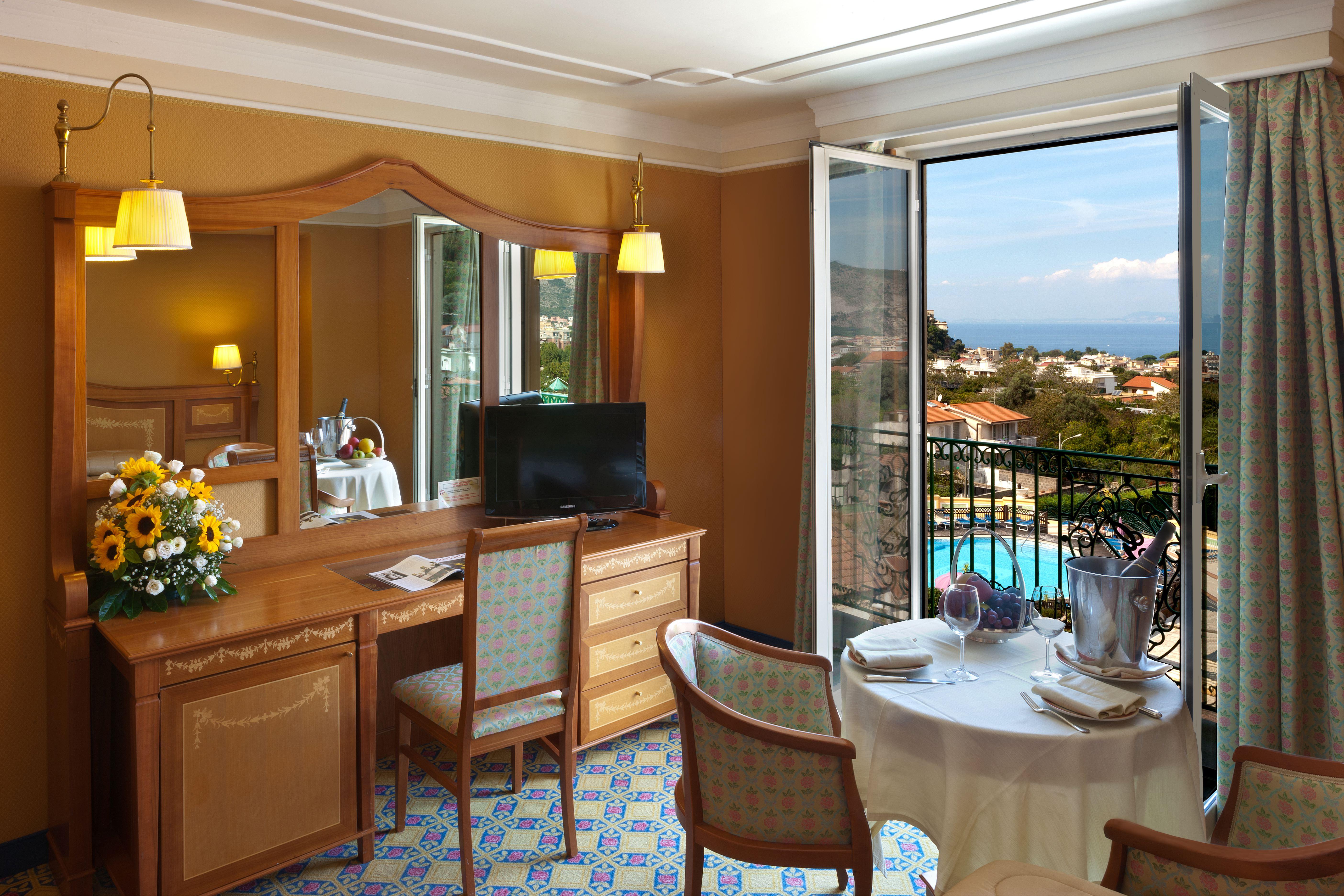 Grand Hotel La Pace (Adults Only) Сант'Агнело Екстериор снимка