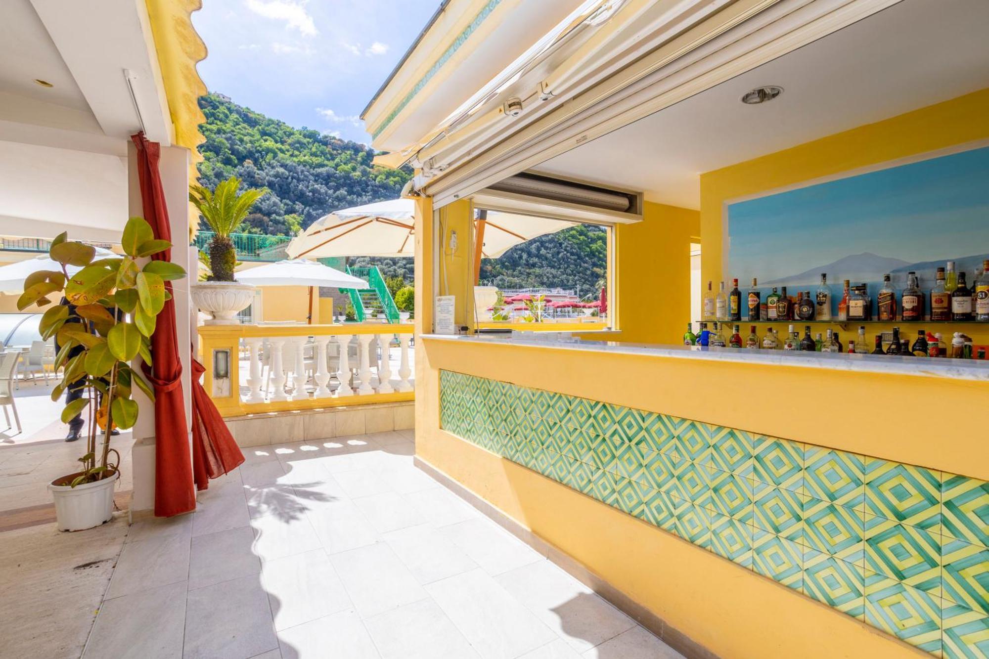 Grand Hotel La Pace (Adults Only) Сант'Агнело Екстериор снимка