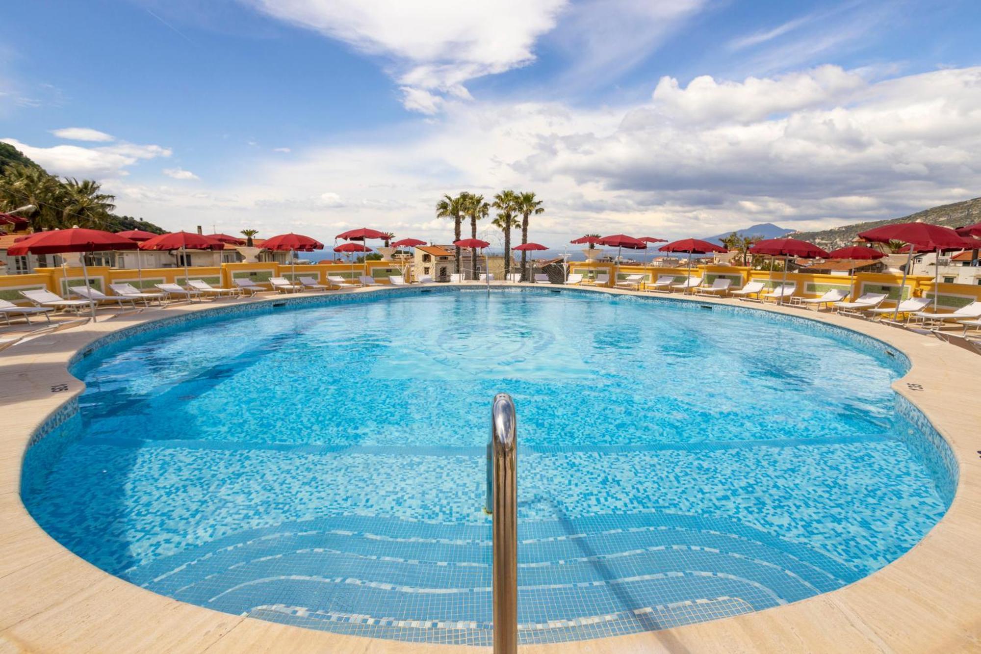Grand Hotel La Pace (Adults Only) Сант'Агнело Екстериор снимка