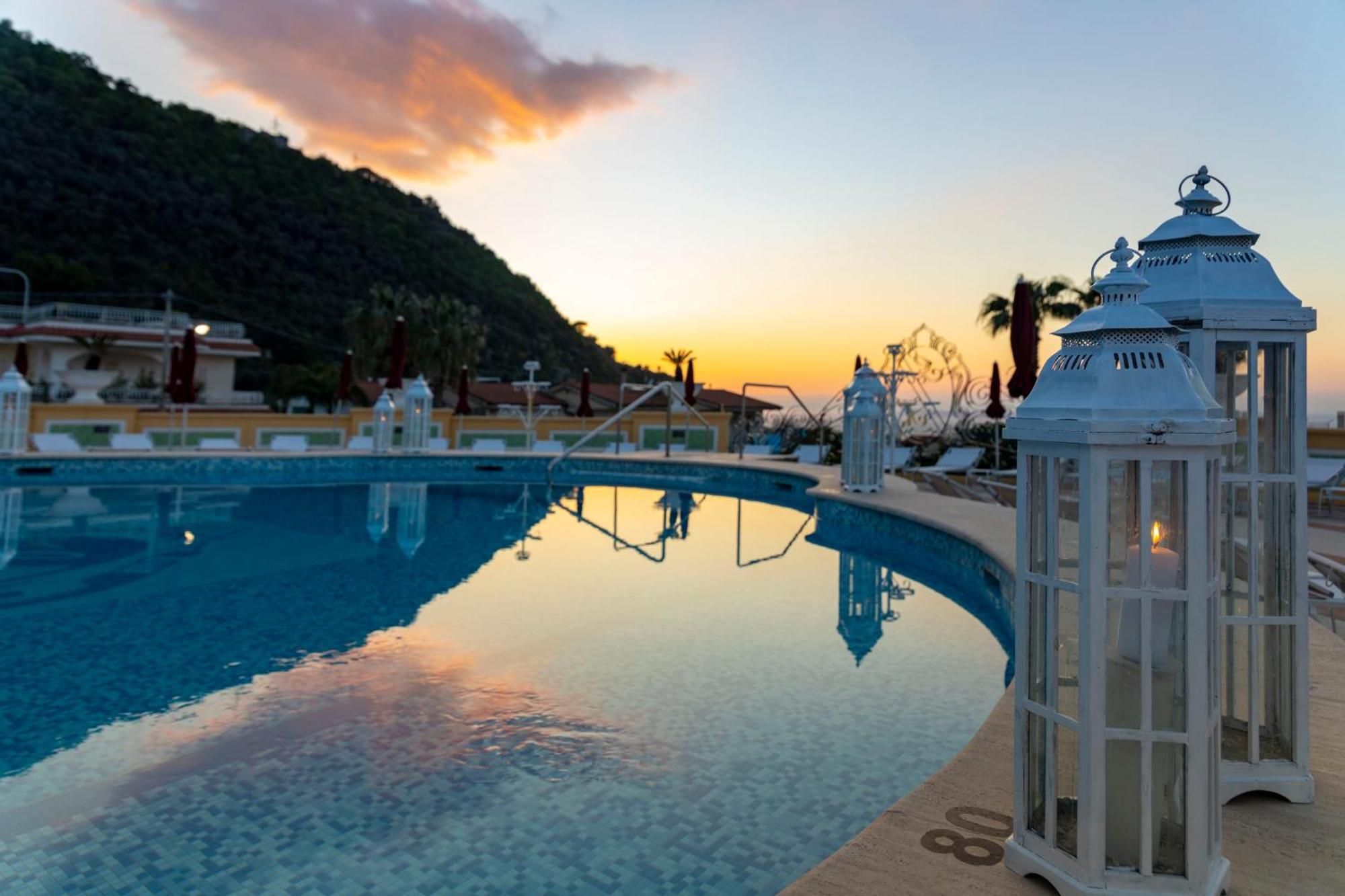 Grand Hotel La Pace (Adults Only) Сант'Агнело Екстериор снимка