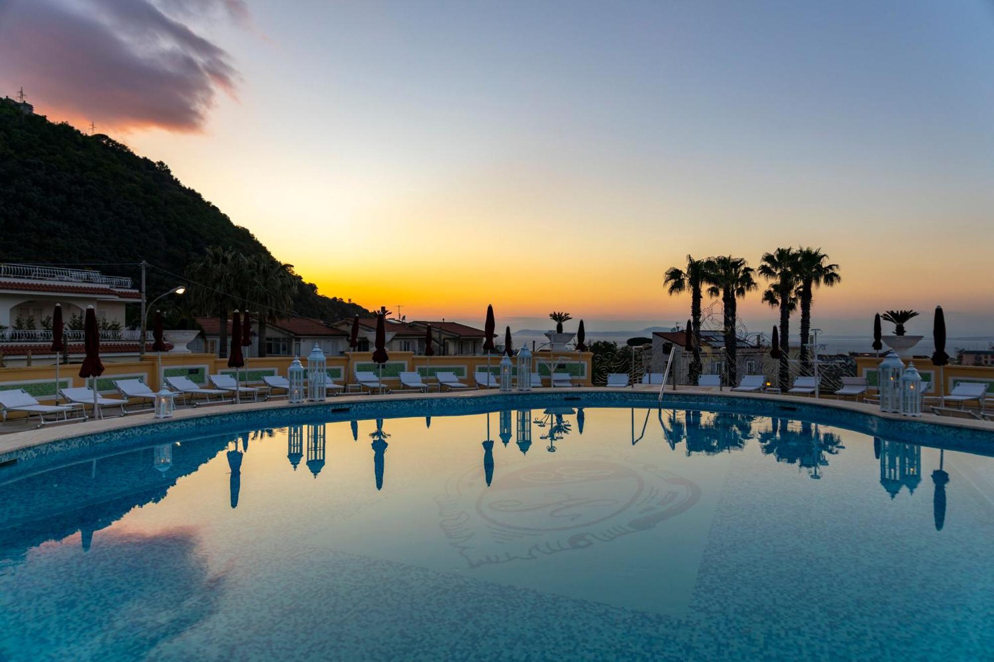 Grand Hotel La Pace (Adults Only) Сант'Агнело Екстериор снимка