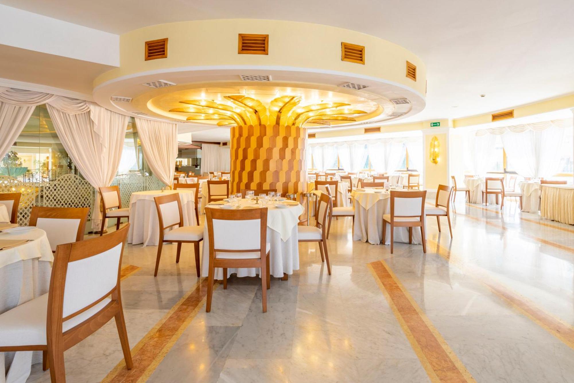 Grand Hotel La Pace (Adults Only) Сант'Агнело Екстериор снимка